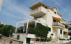 Apartments Villa Lili Lovetovo